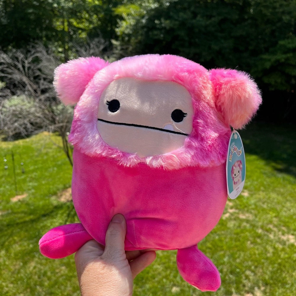 8” Hailey squishmallow Bigfoot pink rare new